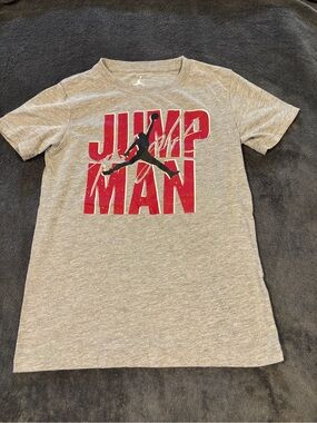 Jump Man Graphic Crewneck T-Shirt - Gray Boys size Small (8-10)